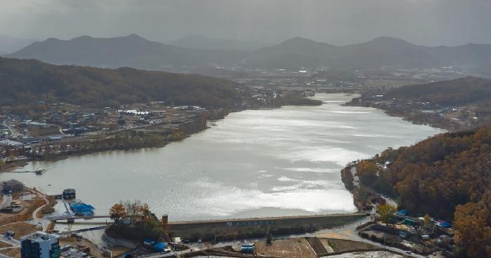 신정호 호수와 주변 경관을 내려다본 2020년 아산시 자료사진
