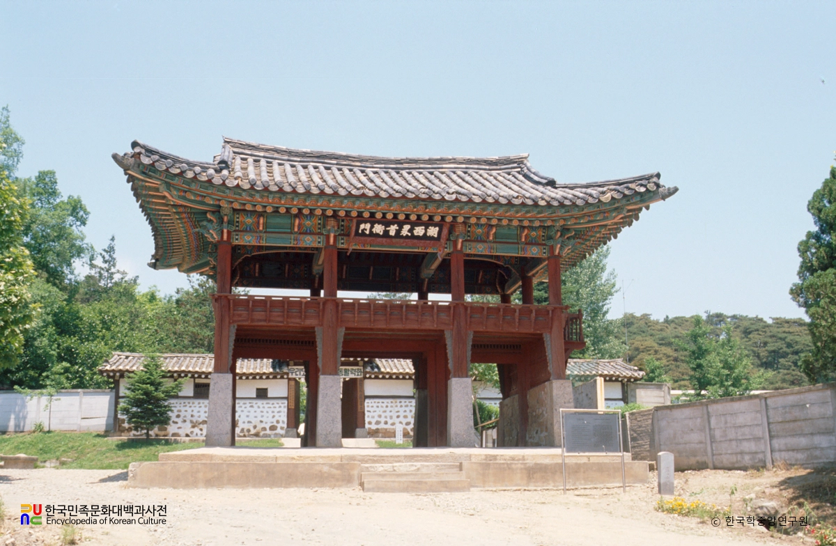 직산현 관아의 이층 문루인 외삼문을 정면에서 본 자료사진