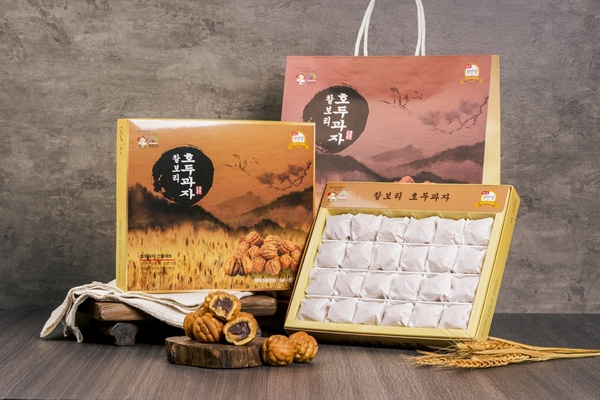 천안당 찰보리호두과자와 낱개포장 및 쇼핑백 · 자료사진