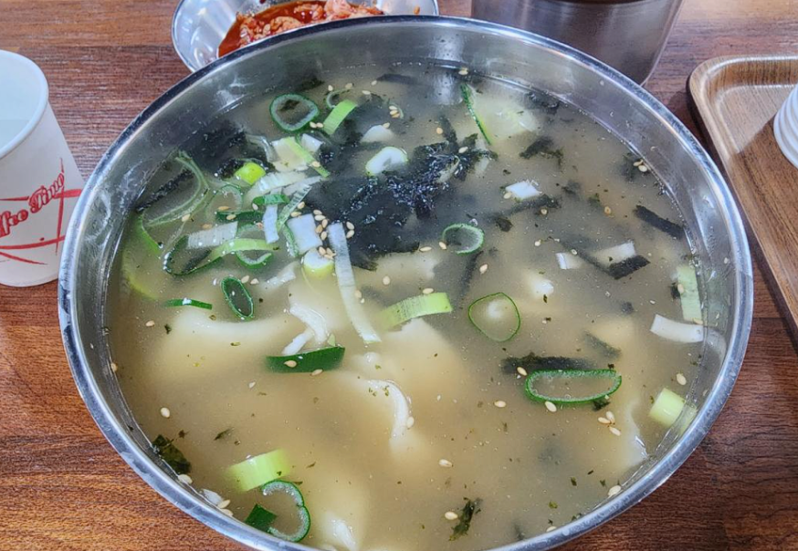 홍두깨칼국수의 손칼국수 한 그릇